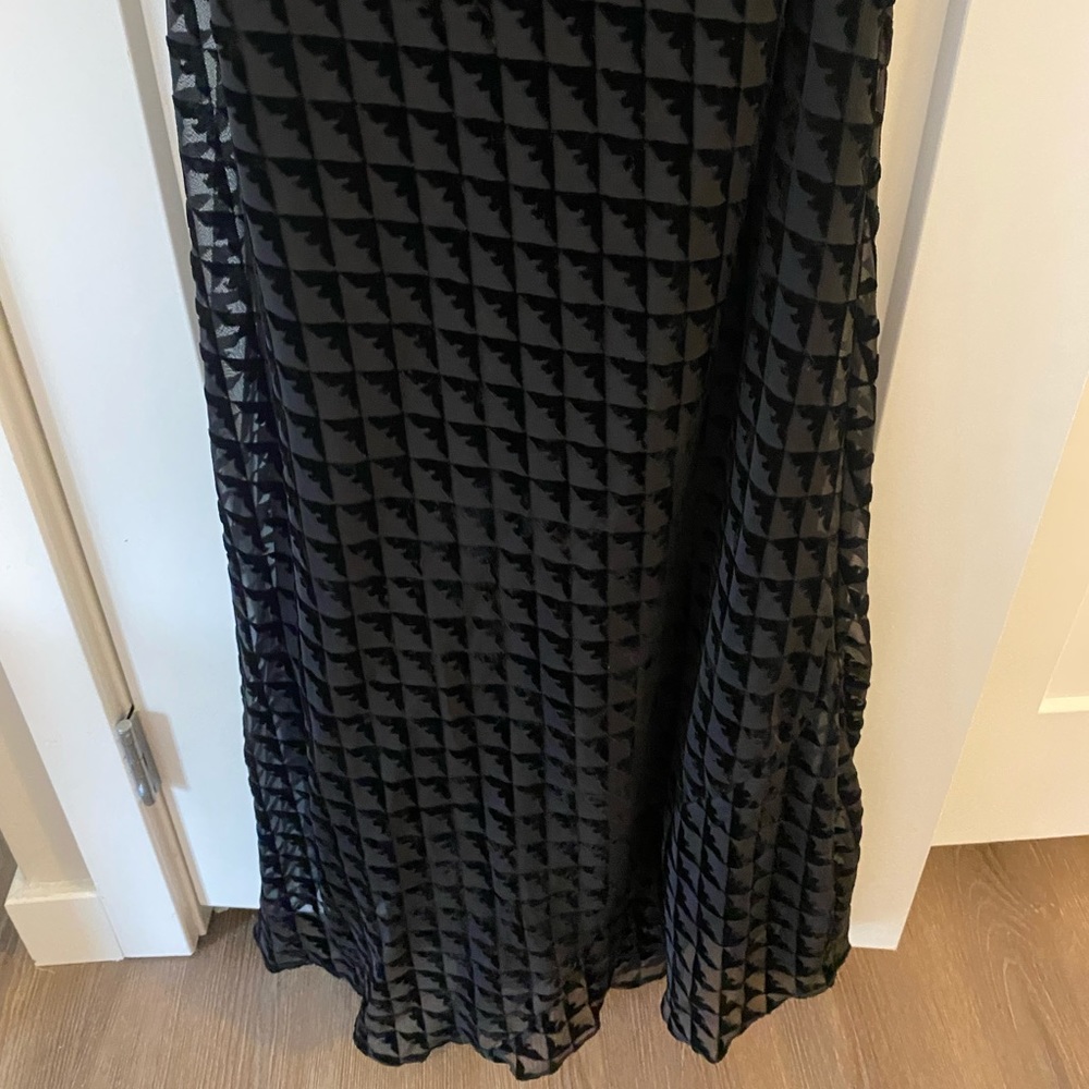 Sleeveless evening gown - Picture 3 of 6